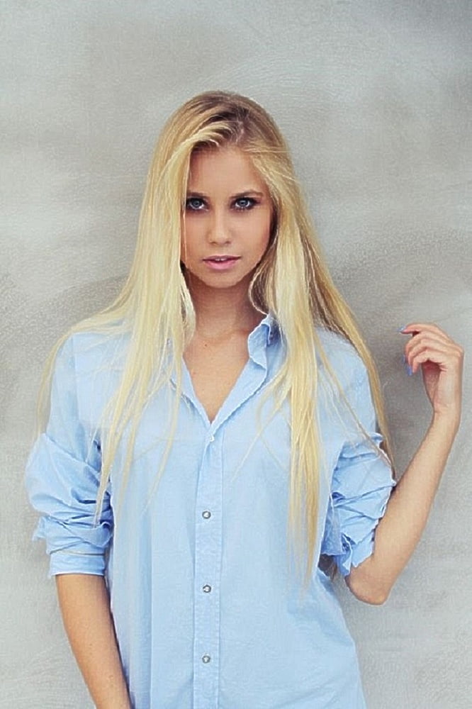 Chicas en varias camisas
 #90919701