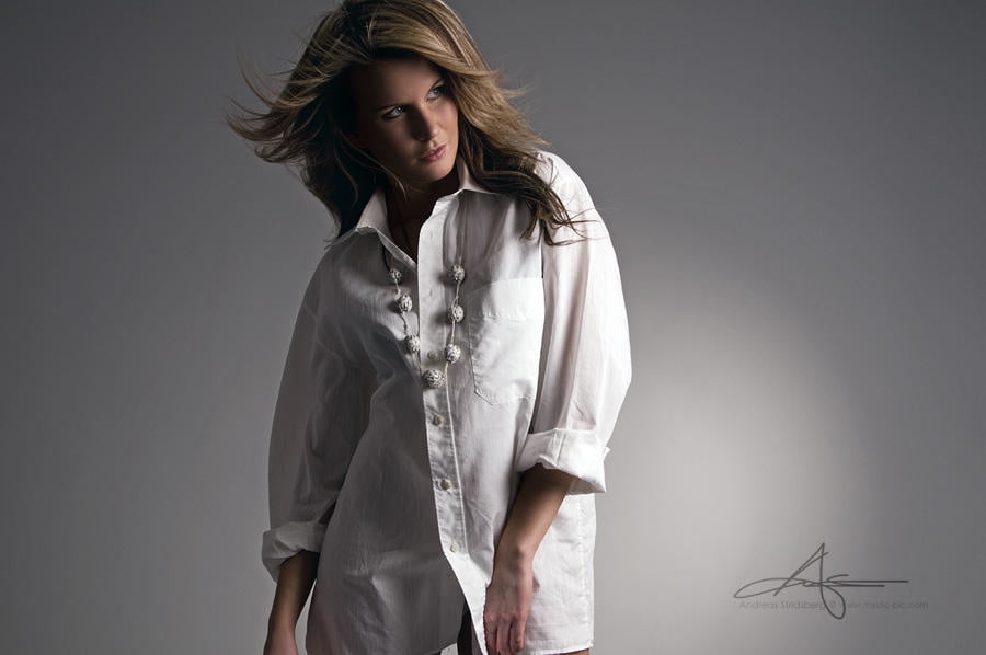 Chicas en varias camisas
 #90919760