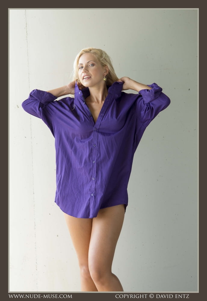 Chicas en varias camisas
 #90919796