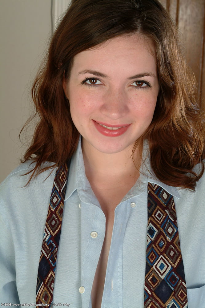 Chicas en varias camisas
 #90920015