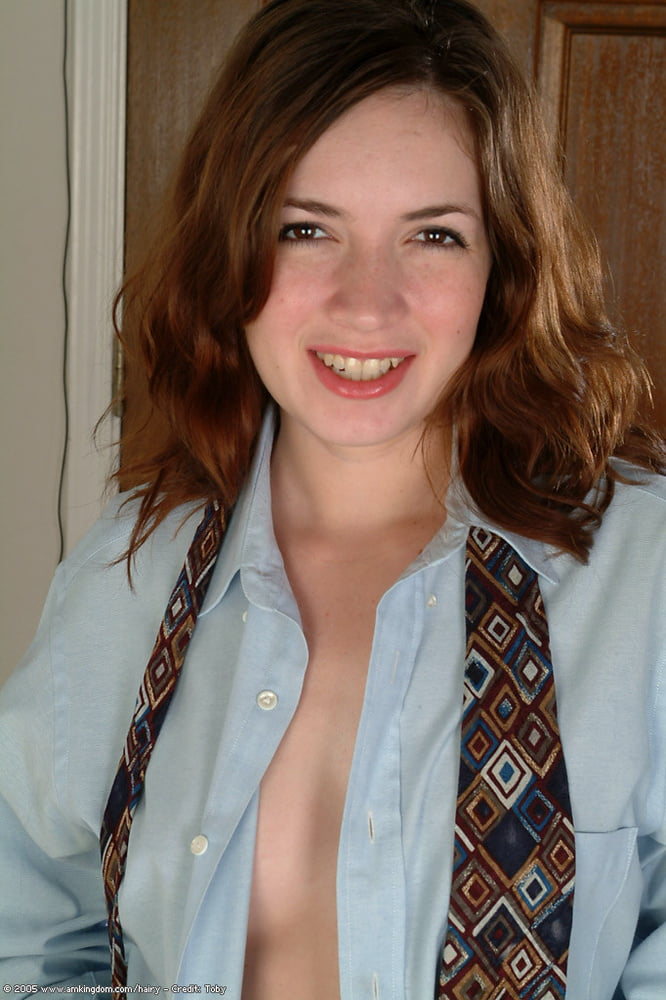 Chicas en varias camisas
 #90920023