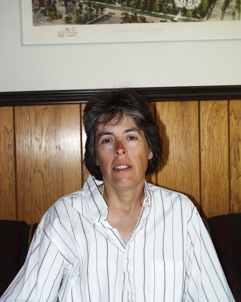 Chicas en varias camisas
 #90920065