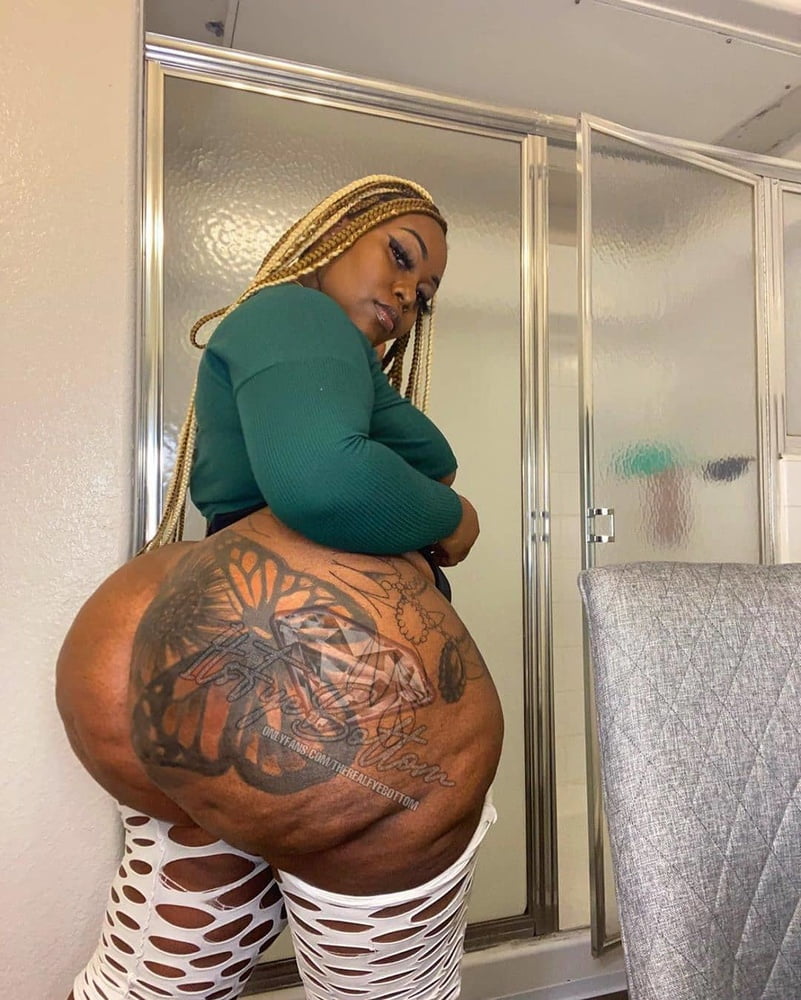 Caderas anchas de las mujeres 330
 #104077757