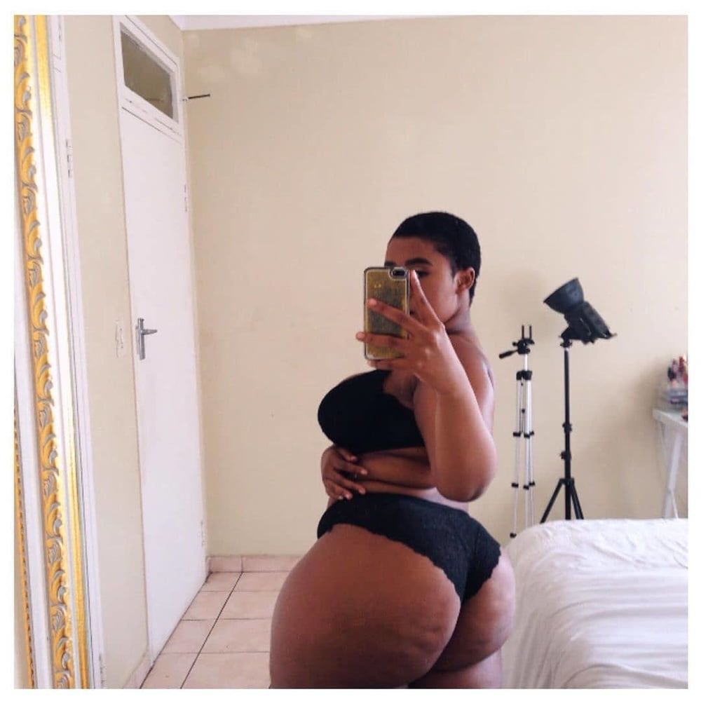 Caderas anchas de las mujeres 330
 #104077761