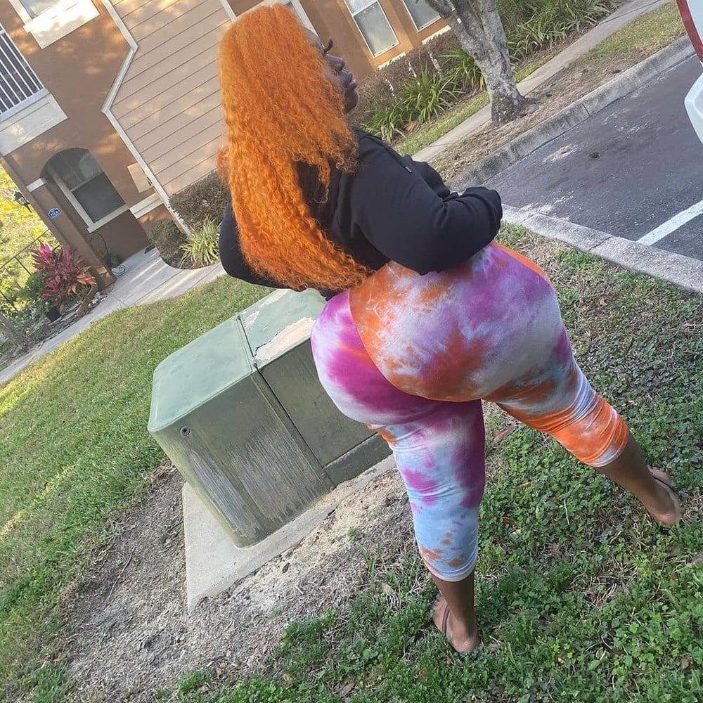 Caderas anchas de las mujeres 330
 #104077768