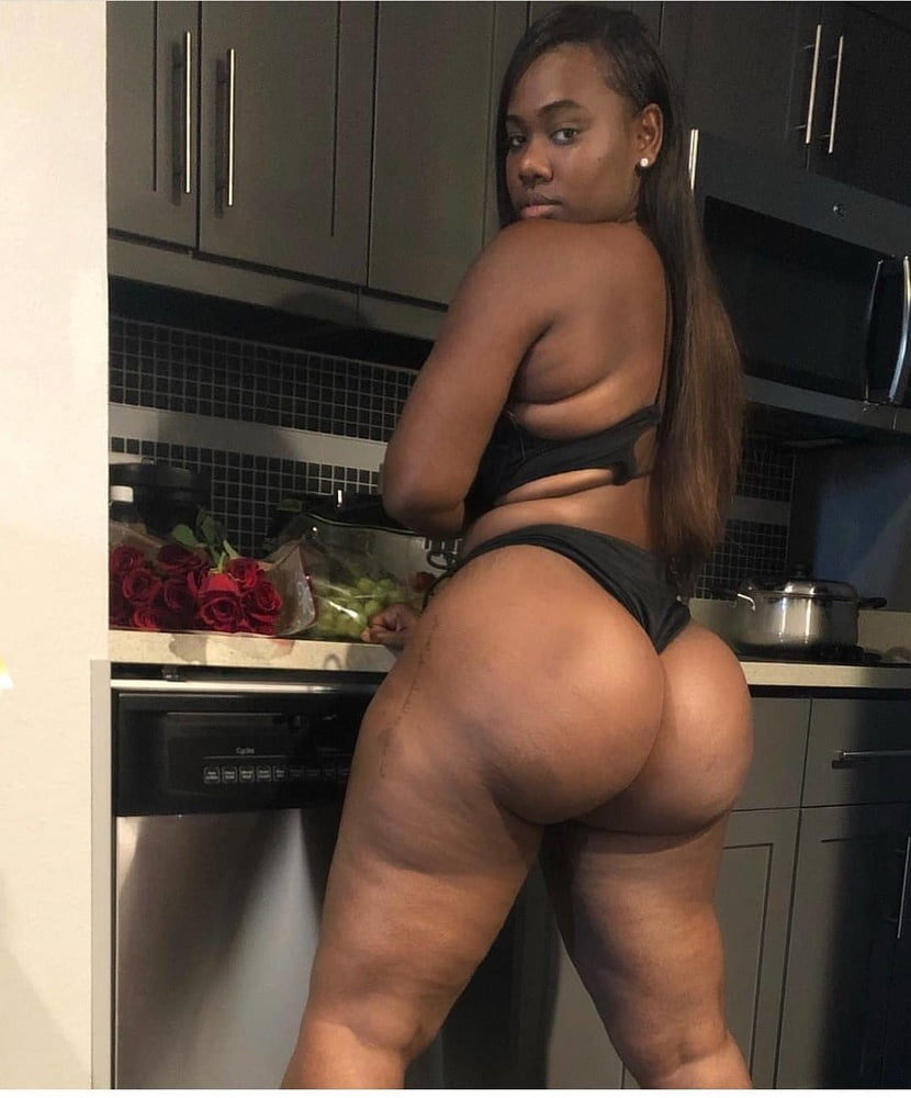 Caderas anchas de las mujeres 330
 #104077802