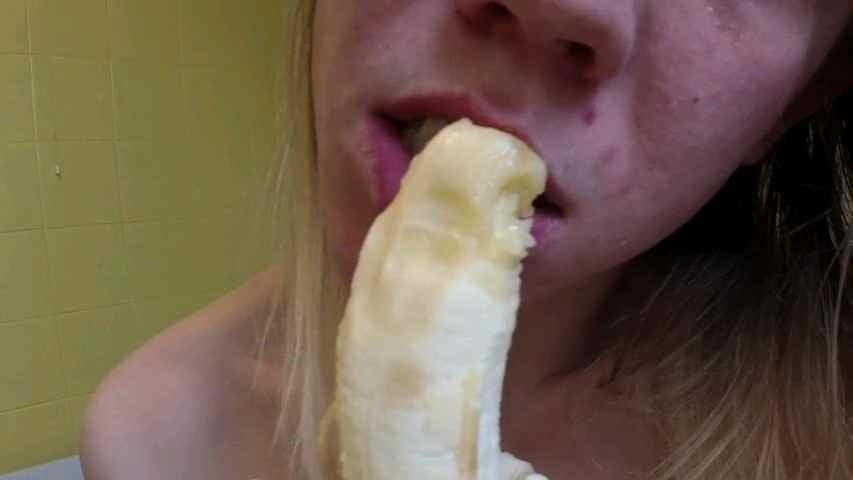 Mia moglie e la banana che grande troia #94282437