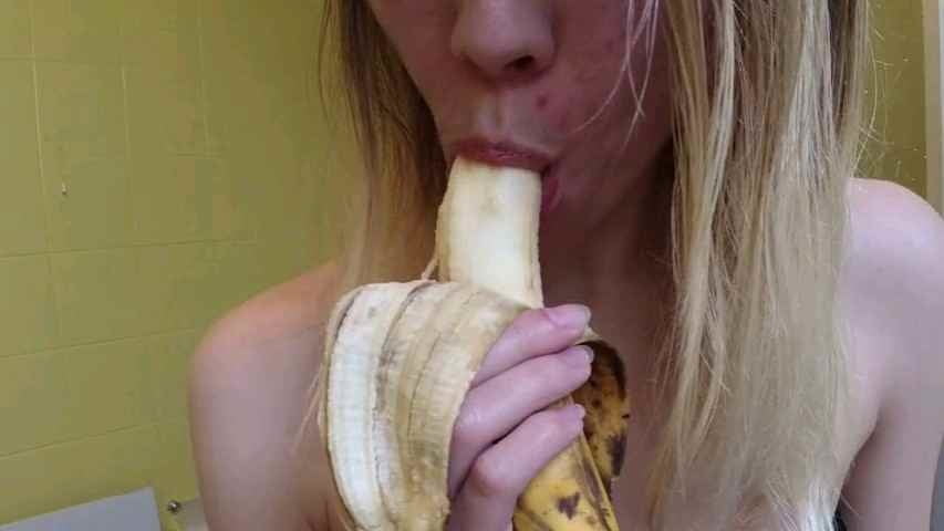 Mia moglie e la banana che grande troia #94282445