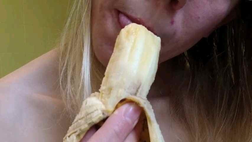 Mia moglie e la banana che grande troia
 #94282454