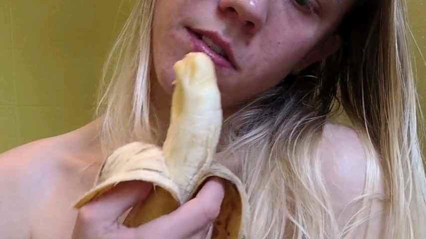 Mia moglie e la banana che grande troia
 #94282459