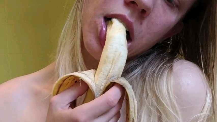 Mia moglie e la banana che grande troia #94282461