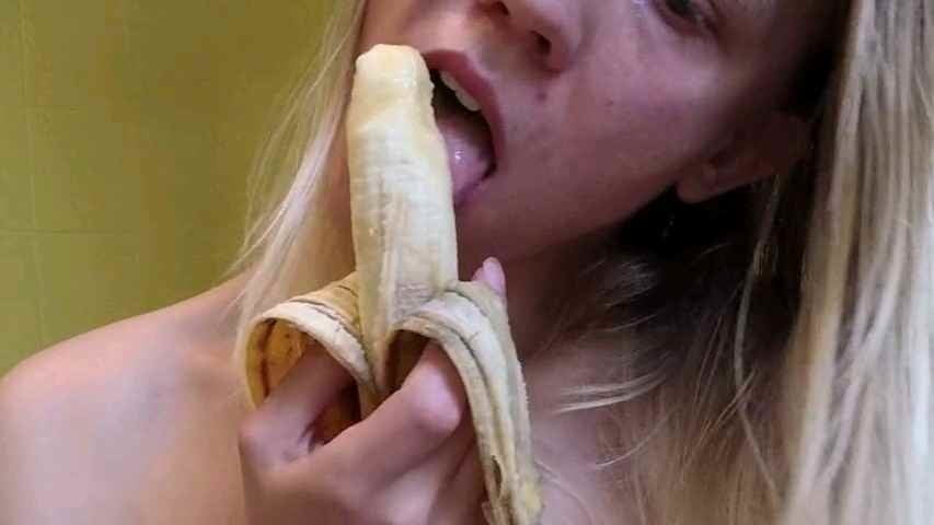 Mia moglie e la banana che grande troia
 #94282463