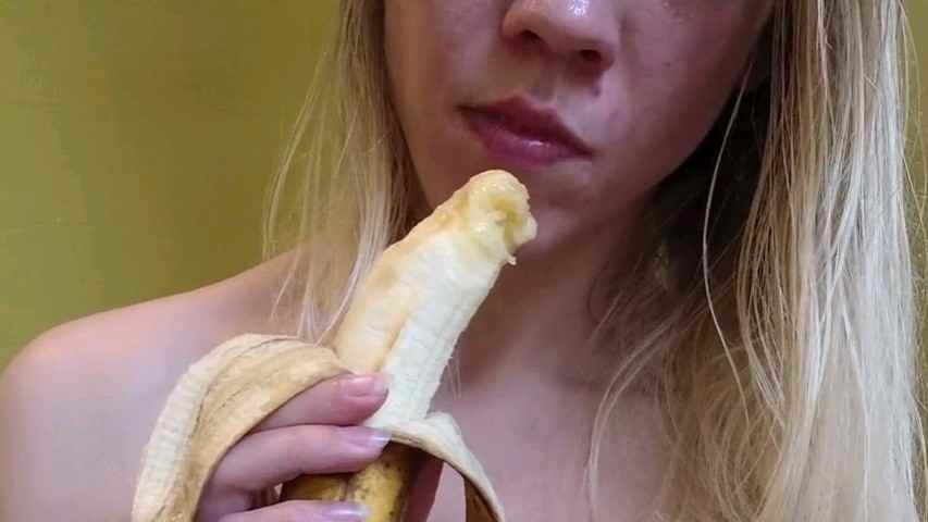 Mia moglie e la banana che grande troia
 #94282465