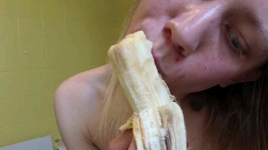 Mia moglie e la banana che grande troia
 #94282476