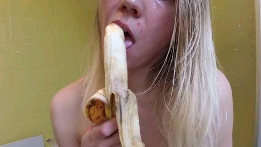 Mia moglie e la banana che grande troia
 #94282477