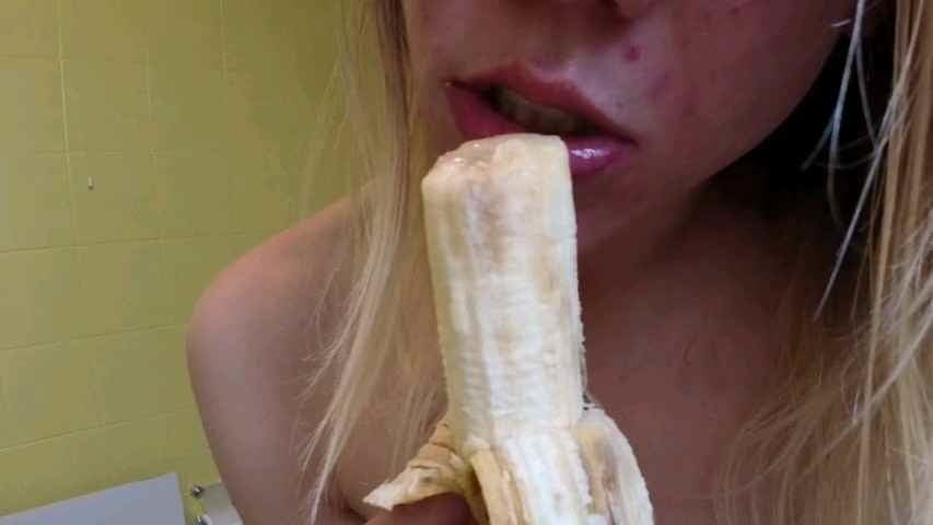 Mia moglie e la banana che grande troia
 #94282480