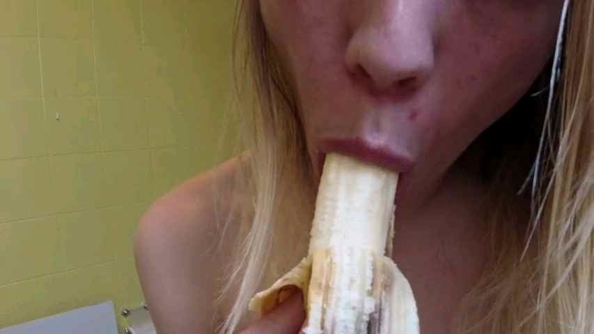 Mia moglie e la banana che grande troia #94282481