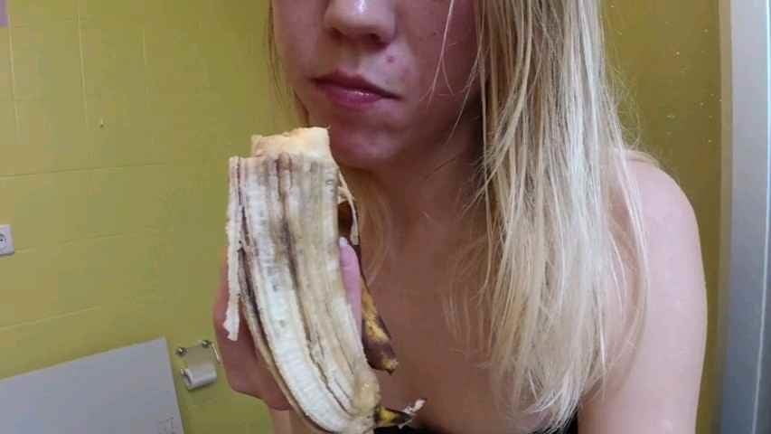 Mia moglie e la banana che grande troia
 #94282487
