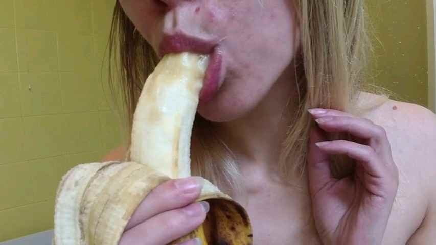 Mia moglie e la banana che grande troia
 #94282489