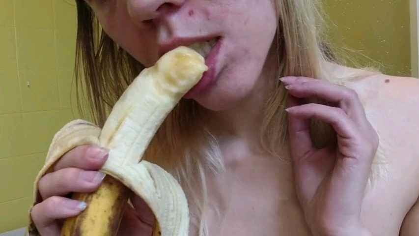 Mia moglie e la banana che grande troia
 #94282493