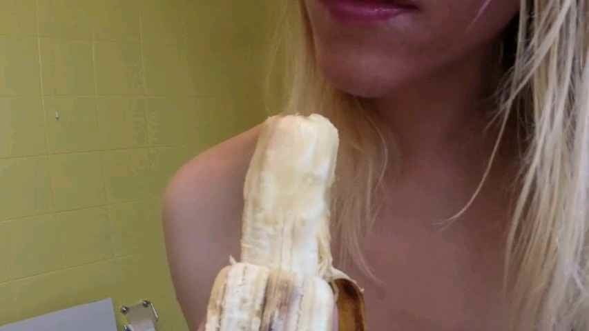 Mia moglie e la banana che grande troia
 #94282494