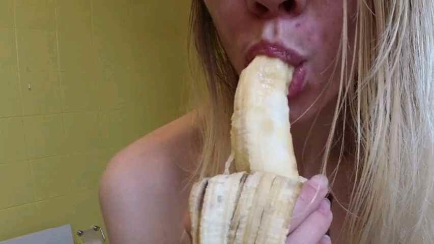 Mia moglie e la banana che grande troia #94282497