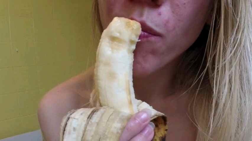 Mia moglie e la banana che grande troia
 #94282503