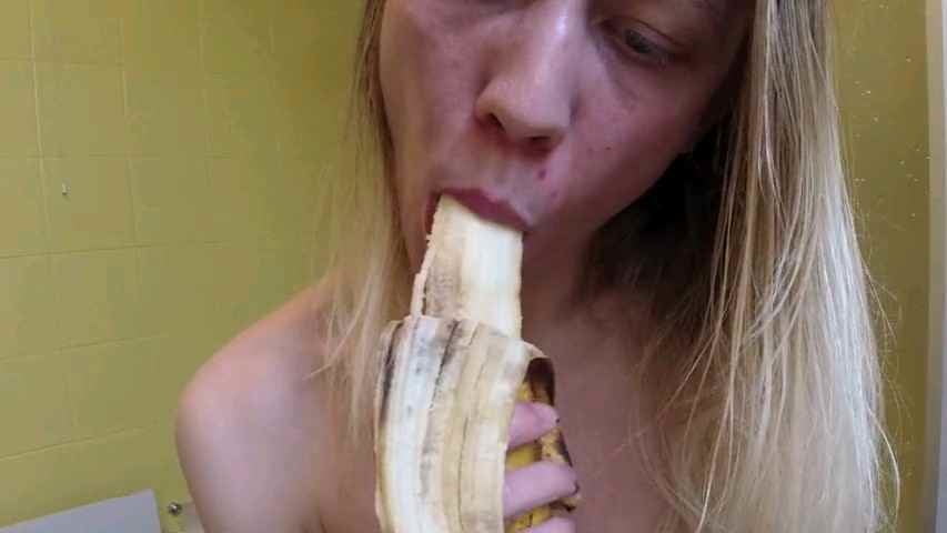 Mia moglie e la banana che grande troia
 #94282507