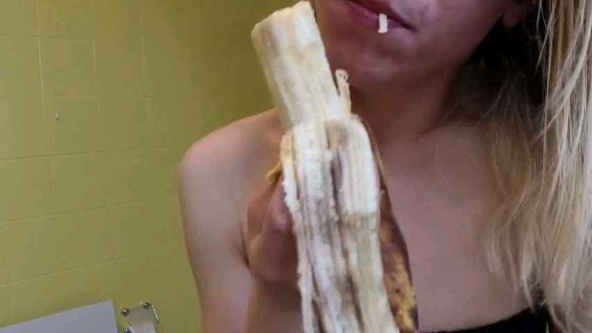 Mia moglie e la banana che grande troia
 #94282508