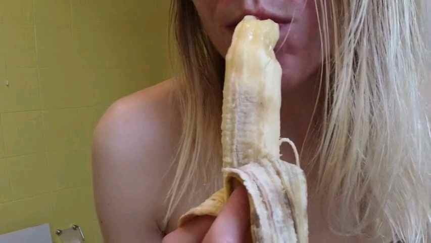 Mia moglie e la banana che grande troia
 #94282514