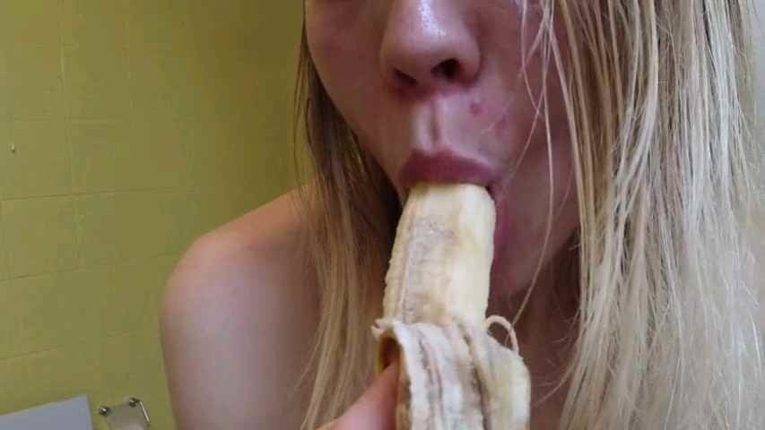 Mia moglie e la banana che grande troia #94282518