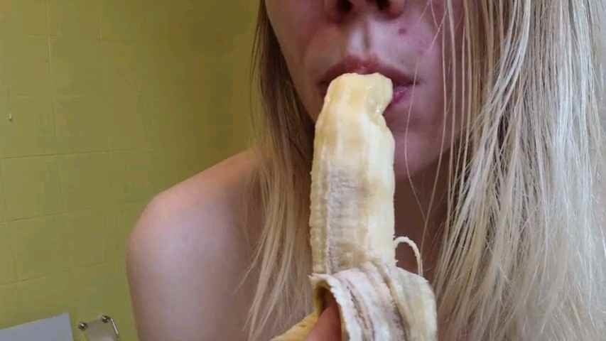 Mia moglie e la banana che grande troia
 #94282520