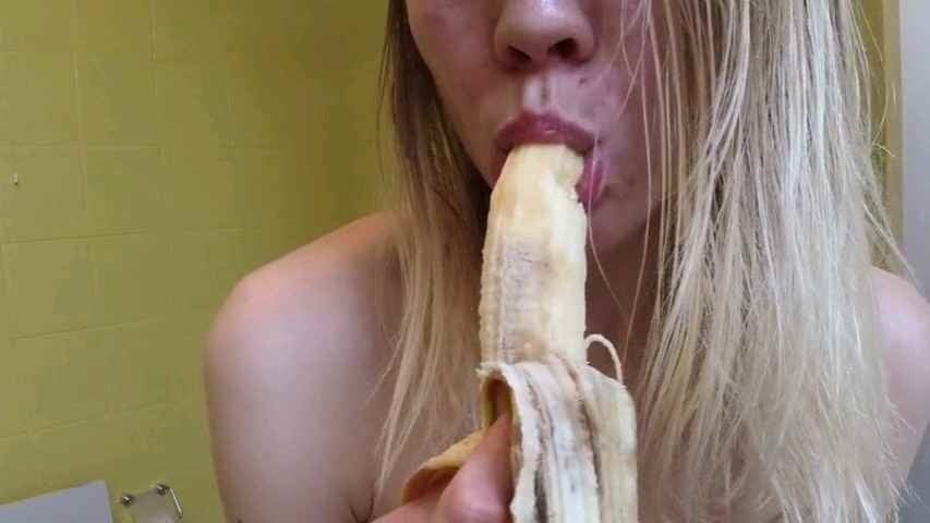 Mia moglie e la banana che grande troia
 #94282524