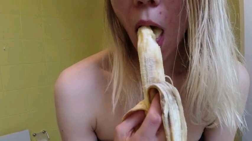 Mia moglie e la banana che grande troia
 #94282528