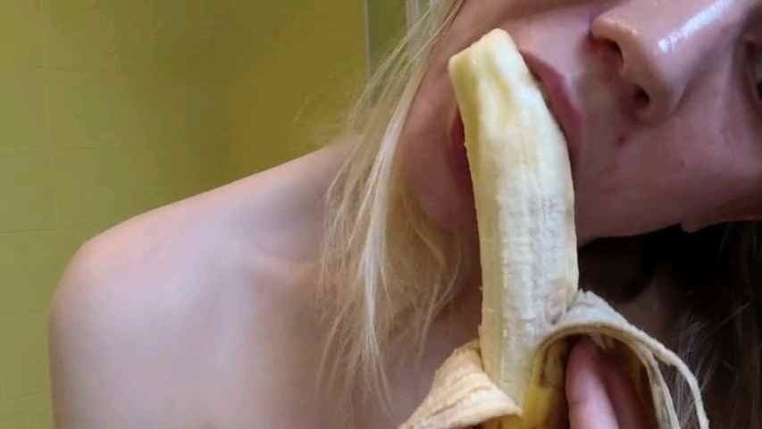 Mia moglie e la banana che grande troia
 #94282531