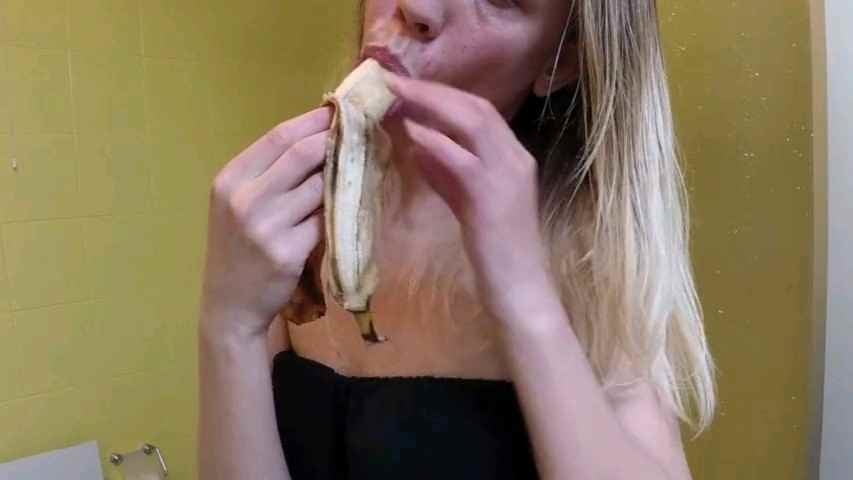 Mia moglie e la banana che grande troia
 #94282537