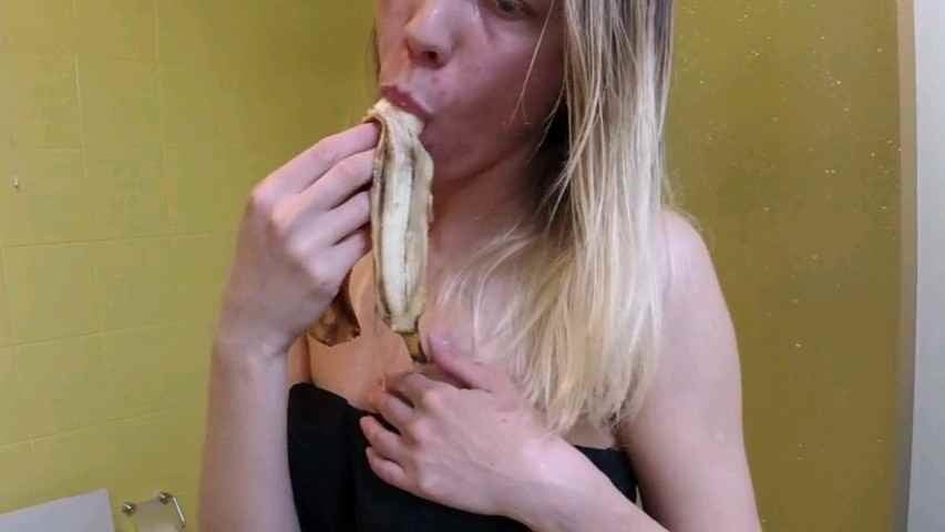 Mia moglie e la banana che grande troia
 #94282543