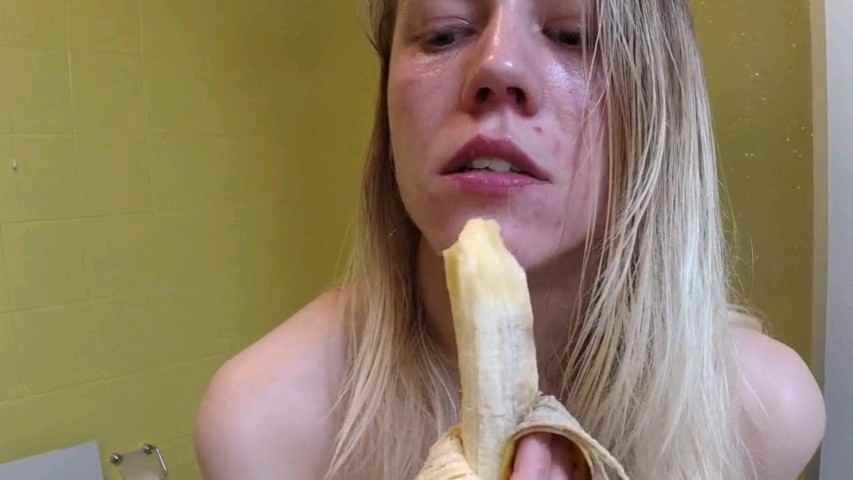 Mia moglie e la banana che grande troia #94282551