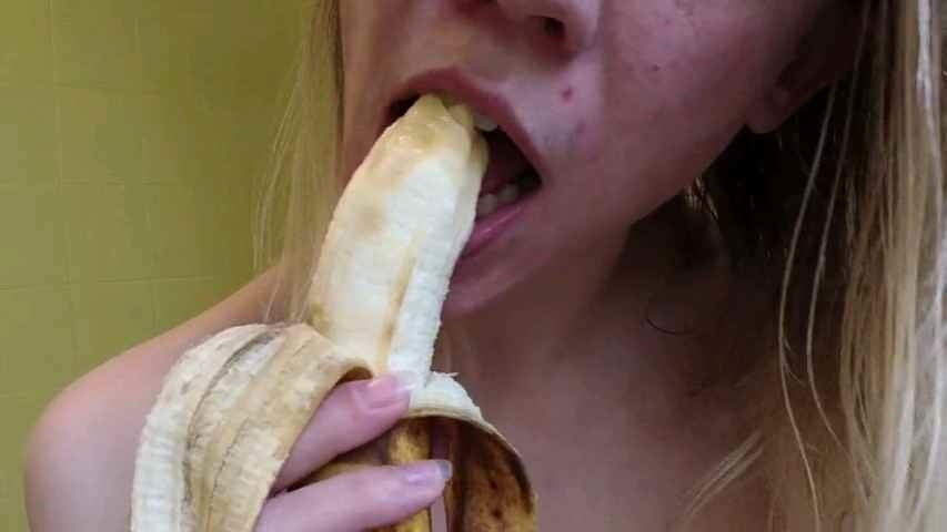 Mia moglie e la banana che grande troia #94282554