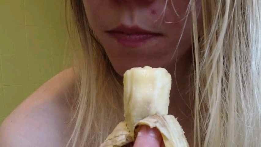 Mia moglie e la banana che grande troia
 #94282563