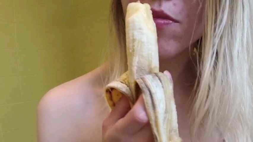 Mia moglie e la banana che grande troia #94282566