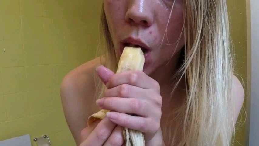Mia moglie e la banana che grande troia #94282612