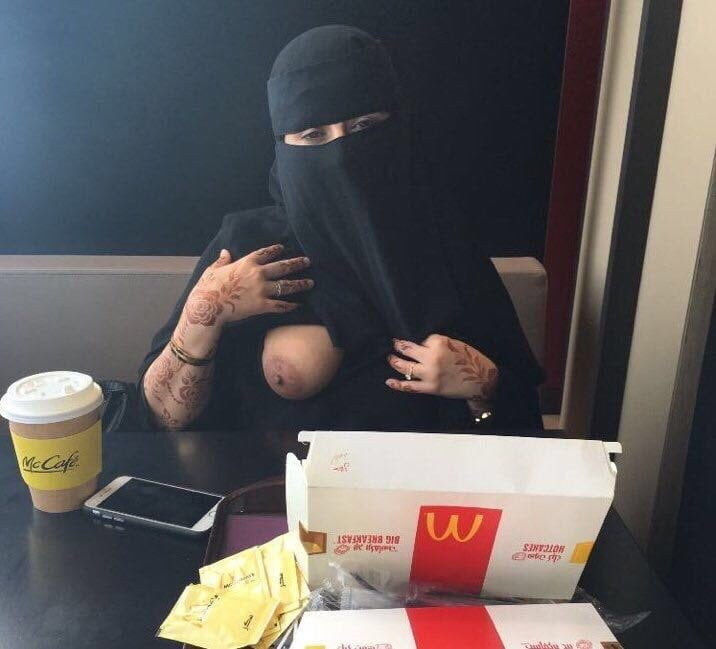 Muslima&#039;s unveiled hills #98653689