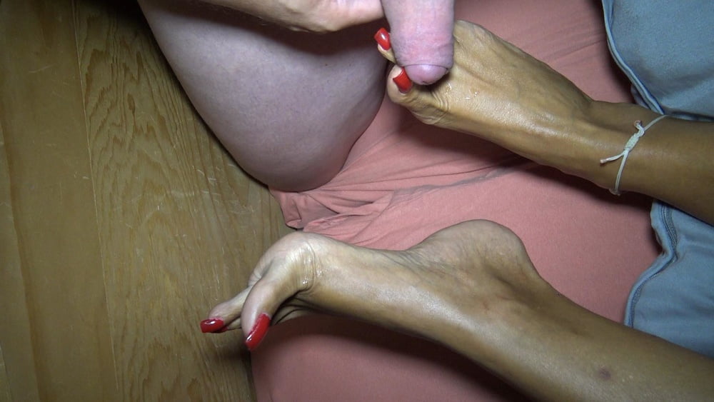 足の爪が長い人の足コキ
 #81401908