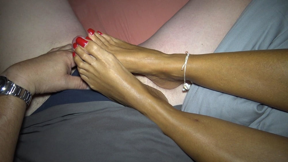 足の爪が長い人の足コキ
 #81402019