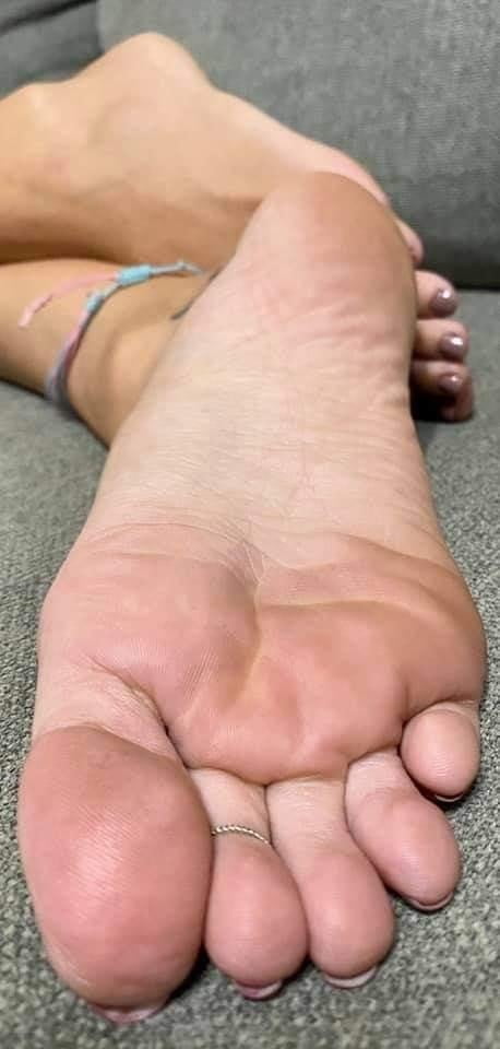 Feet #80434610