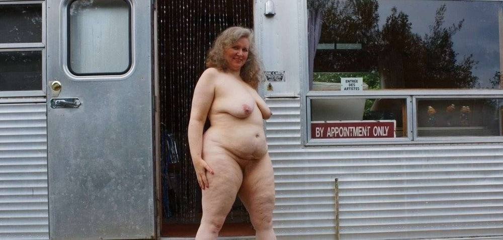 Devant la porte #80715564