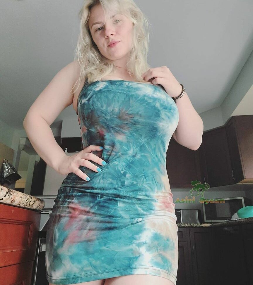 Asiri Ocean desnuda #109225921