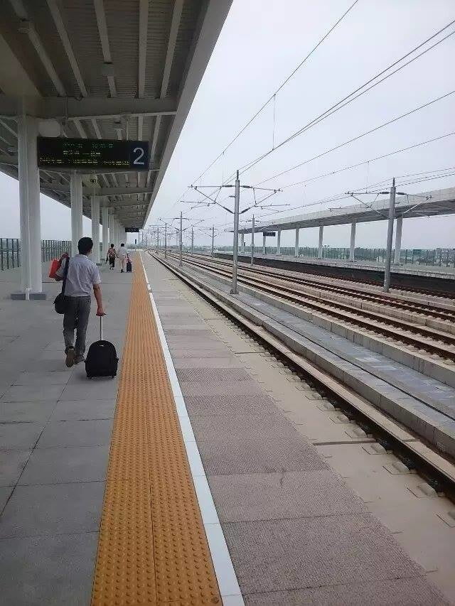 One-day tour of the non-speed rail #100669582