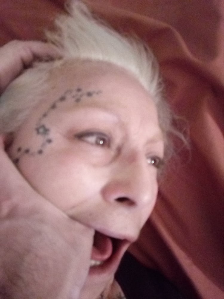 Tattoo-Oma und ihre letzte Chance mit Oralguss
 #89056002